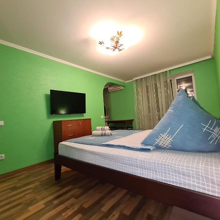 Zaporizhia 1-Room View Apartment Near Inturist On Sobornyi Avenue 143, By Grandhome المظهر الخارجي الصورة