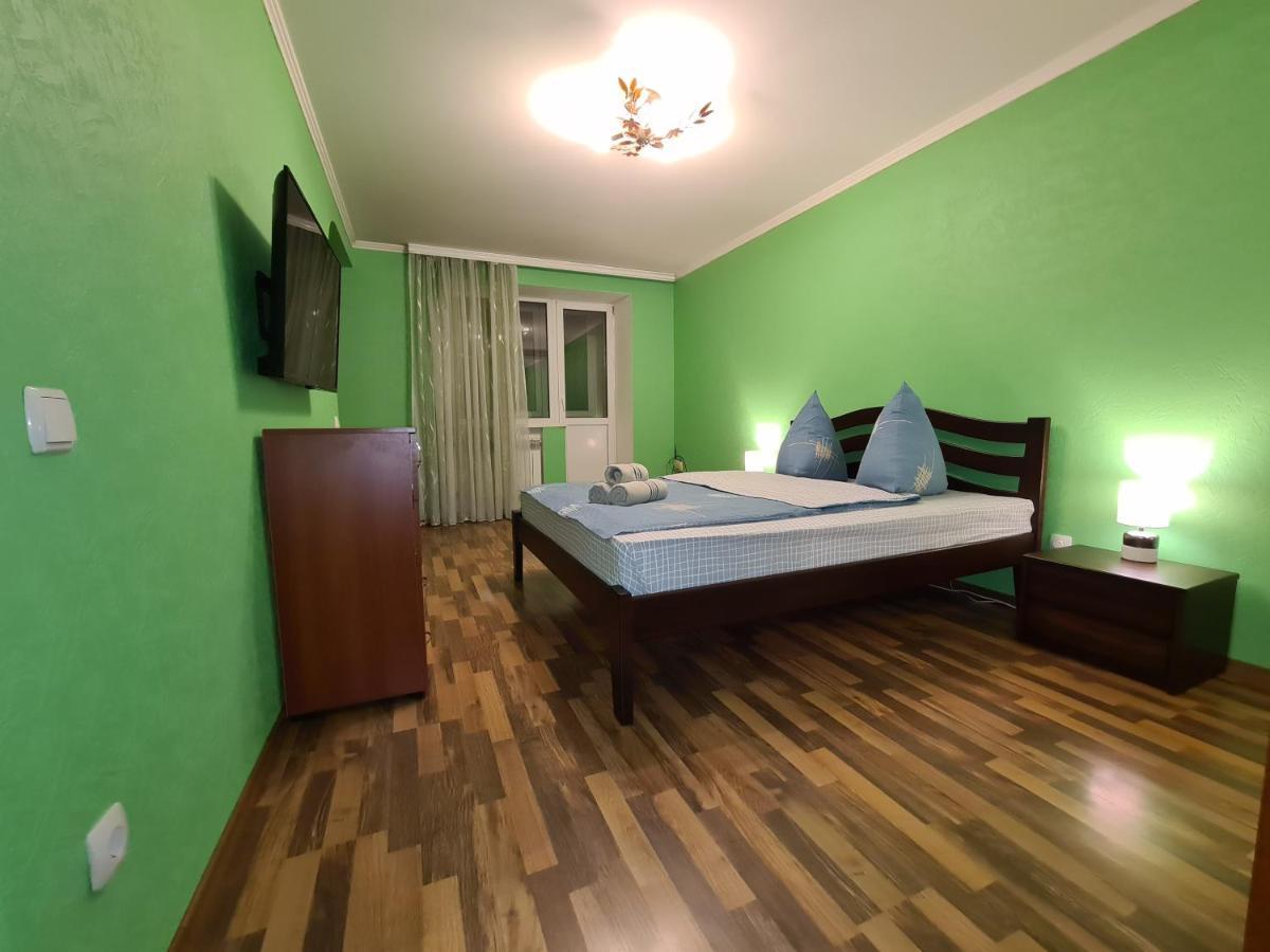 Zaporizhia 1-Room View Apartment Near Inturist On Sobornyi Avenue 143, By Grandhome المظهر الخارجي الصورة